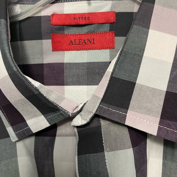 Button down - Picture 3 of 4